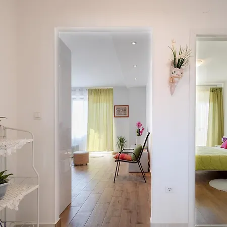 Sun & Salt Apartment